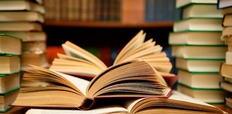کتاب‌خوانی در عصر اینستاگرام؛ از نمایش تا واقعیت